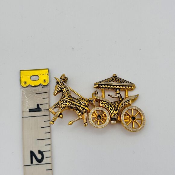 Vintage Horse Carriage Brooch Pin Gold Tone Pony Cart Made in Spain Spin Wheels - Picture 8 of 8